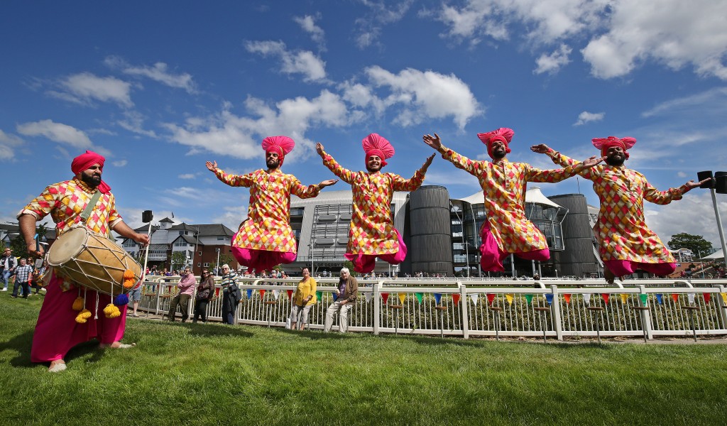 Mr kite's MUSICIRCUS at Aintree racecourse.Images by Gareth Jones